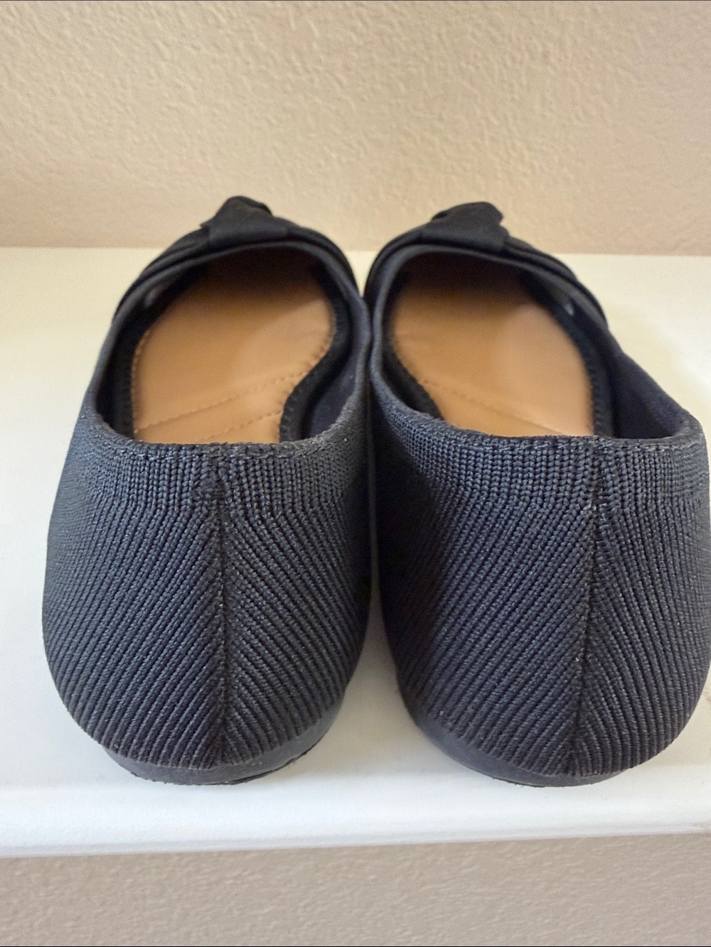 Women’s Black Pointed Toe Bow Ballet Flats - Picture 5 of 9